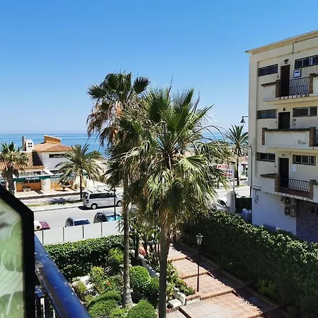 Lido Beachfront Apartment *